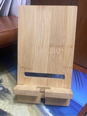 Bamboo Mobile Phone Stand - Natural Wood